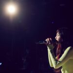 Ella Chen Jia Hua Instagram - 今天睡到11:00多 平常9:00以前一定醒 真的是有疲勞到😜 起床後頭超爆痛 明明沒喝酒，卻有宿醉的感覺 大概是昨晚你們讓解接太陶醉了🤤 還是我還沒習慣「老化」🤪 你們說音樂會療癒了你們的心 我說是你們療癒了我的人生才是吧🥰 但是再怎麼美好，都會過去 我們不能貪戀，只能稍微充電 回到現實世界，繼續努力好好的體驗人生 一樣的，如果此時的你深陷困難 也不需擔心，因為苦難也會過去的❤️ 電影「可憐的東西」裡那句話： 我們必須不斷體驗一切，不只是美好回憶事物， 還有屈辱、恐懼與悲傷，這樣我們才完整。 馥甄說：我們不要追求完美，但我們可以變得完整🥰 謝謝昨晚大家的熱情 希望你們有喜歡 台北 完成✅ 下一站 澳門 #AreuReady #兩位好姐妹盡在不言中 #BadHabits適量來一點 #小簡單的人生很美好 #HotLikeChili的人生也精采 #我是諧星變女明星 @acnestudios @Hsu_Jewellery_london