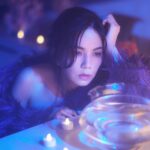 Ella Chen Jia Hua Instagram - 總有⼀⾸歌在你迷惘時 陪伴你做出選擇 我們⼀起踏上重新尋找⾃我的旅程 沒有結果的愛情 傷痕累累的妳 我想提醒妳其實可以 別再留下 獻給「為愛迷失⾃⼰」的你 【別再留下】MV 正式上線：🔗MV連結請看限動 #當童話故事裡的美人魚走入現實世界 #Ella陳嘉樺二專 #別再留下 #DontStay @cheryllovel0ve @yoyang @remiimartinii By勁編
