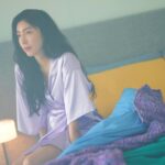 Ella Chen Jia Hua Instagram - 總有⼀⾸歌在你迷惘時 陪伴你做出選擇 我們⼀起踏上重新尋找⾃我的旅程 沒有結果的愛情 傷痕累累的妳 我想提醒妳其實可以 別再留下 獻給「為愛迷失⾃⼰」的你 【別再留下】MV 正式上線：🔗MV連結請看限動 #當童話故事裡的美人魚走入現實世界 #Ella陳嘉樺二專 #別再留下 #DontStay @cheryllovel0ve @yoyang @remiimartinii By勁編