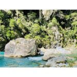 Ella Chen Jia Hua Instagram - 花蓮 解接來了～ 太魯閣 太美了！ 此生必訪美景⛰️🌳🌿 解接玩給你看：https://youtu.be/y0ujOBF-5cg 勁寶掌鏡拍攝太有愛💓 是趟幸福美滿小旅行～ 🔗Vlog YT連結看限動 #布洛灣吊橋 #砂卡礑步道 #太魯閣美景
