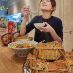 Ella Chen Jia Hua Instagram - 大閘蟹時間！最會吃蟹的女子在此！ 冷冷的天氣，配上一碗暖暖的熱湯，幸福啊❤️ 解接要來一碗秋栗人蔘無骨雞湯 勁寶愛香草羅宋牛腱燉湯 解孵愛南洋肉骨茶豬腱燉湯 滿足一家人口味 #得意的一天 #有料熬鮮湯 #真材實料燉煮 #可快速上桌