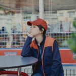Ella Chen Jia Hua Instagram – ⠀⠀⠀⠀⠀⠀⠀⠀⠀⠀⠀⠀
大家喜歡南方的月亮的MV嗎
這次拍攝真的很感謝
大發陳意涵 @chenyihan1112 的參與
她二話不說一口答應
讓我和導演可以在我們的願望清單打勾
可以跟大發那麼優秀的演員一起演出
近距離的欣賞她收放自如的表演
真的是搖滾區中的搖滾區

這個故事我也有小小參與發想
感謝導演團隊在短時間內
將我們的想像轉化成美麗的畫面
非常幸運可以跟殷振豪導演合作
真心覺得想做好一件事
全宇宙都會幫助你
感謝殷振豪導演 
你們就是我的小宇宙

希望這首歌和mv 
可以在年關將至的時節
給予所有為生活和夢想努力的
每個你們一些溫暖和力量
過年的時候 
只要一家人能好好的在一起 
就是最好的時光
充飽電 然後再出發 
預祝大家新年快樂

#南方的月亮 #往北的那條路上 #Ella陳嘉樺二專 
#回家 #團圓 #過年 #春節
