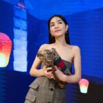 Ella Chen Jia Hua Instagram - Party Time！今天要率性也要帥氣😎 #Gucci @gucci #Gucci台北101旗艦店開幕 #Gucci台北101旗艦店 #GucciHorsebitChain #GUCCI2023秋冬女裝系列