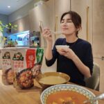 Ella Chen Jia Hua Instagram - 大閘蟹時間！最會吃蟹的女子在此！ 冷冷的天氣，配上一碗暖暖的熱湯，幸福啊❤️ 解接要來一碗秋栗人蔘無骨雞湯 勁寶愛香草羅宋牛腱燉湯 解孵愛南洋肉骨茶豬腱燉湯 滿足一家人口味 #得意的一天 #有料熬鮮湯 #真材實料燉煮 #可快速上桌