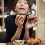 Ella Chen Jia Hua Instagram - 大閘蟹時間！最會吃蟹的女子在此！ 冷冷的天氣，配上一碗暖暖的熱湯，幸福啊❤️ 解接要來一碗秋栗人蔘無骨雞湯 勁寶愛香草羅宋牛腱燉湯 解孵愛南洋肉骨茶豬腱燉湯 滿足一家人口味 #得意的一天 #有料熬鮮湯 #真材實料燉煮 #可快速上桌