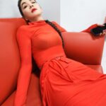 Ella Chen Jia Hua Instagram - @chipupu 芝芙跟解接告白是我粉絲，太驚訝了！她是來自越南的實力大美女！你們有沒有去看她超厲害的初舞台？好美好美的變身，是一朵玫瑰花啊🌹 期待跟Chipu合作的一公舞台，解接的新隊友。到時候會跳的要一起跳喔！ #乘風2023