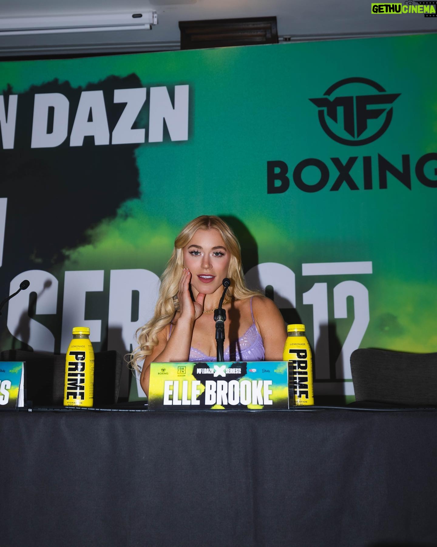 Elle Brooke Instagram - T-minus 30 hours 🥊 @misfitsboxing