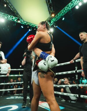 Elle Brooke Instagram - I feel on top of the world 🥊
Thank you to everyone for their support 🫶🏻