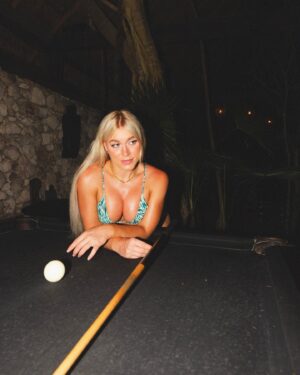 Elle Brooke Instagram - First date?