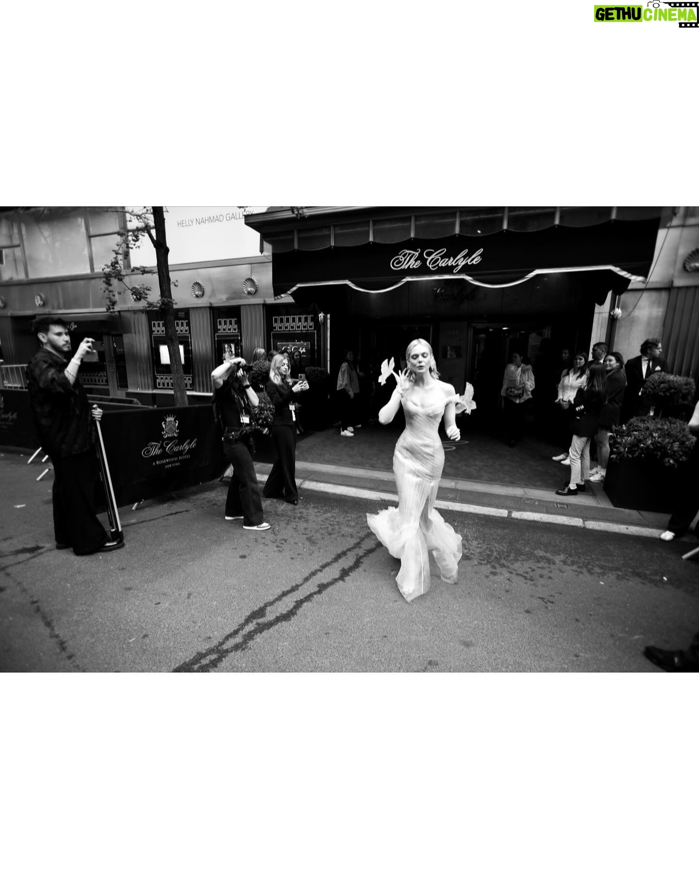 Elle Fanning - 685.5K Likes - A glass statue stands in her garden, so delicate she could break. But with help from a few friends—the birds, Cartier and Balmain—the Sleeping Beauty is dressed & forever frozen in time…
🕊️🥀🕰️🥀🕊️
Thank you Anna for another unforgettable first Monday in May! @voguemagazine
@cartier
@balmain @olivier_rousteing @migueldana
@samanthamcmillen_stylist
@erinayanianmonroe
@justjenda
@jinsoonchoi
@lorealparis
@chloerosey