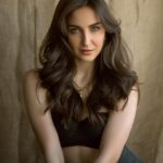 Elli AvrRam Instagram – 🦁🫀🔮🏹

@bharat_rawail 
@bombaebyaisha 
@taskeen_c 

#elliavrram #yourstruly