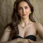 Elli AvrRam Instagram – 🦁🫀🔮🏹

@bharat_rawail 
@bombaebyaisha 
@taskeen_c 

#elliavrram #yourstruly