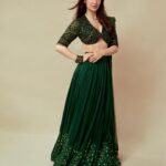 Elli AvrRam Instagram – She’s Evergreen🕊️🎻

Dressed in @neeta_lulla @houseofneetalulla 
Hair & Makeup by @fab_beauty___ 
Photographer @mayur_butwani 
#elliavrram #yourstruly #evergreen