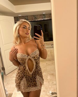 Ellie Brown Instagram - 48 hours in Vegas 🖤
