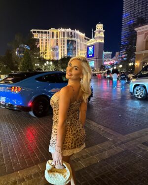 Ellie Brown Instagram - 48 hours in Vegas 🖤