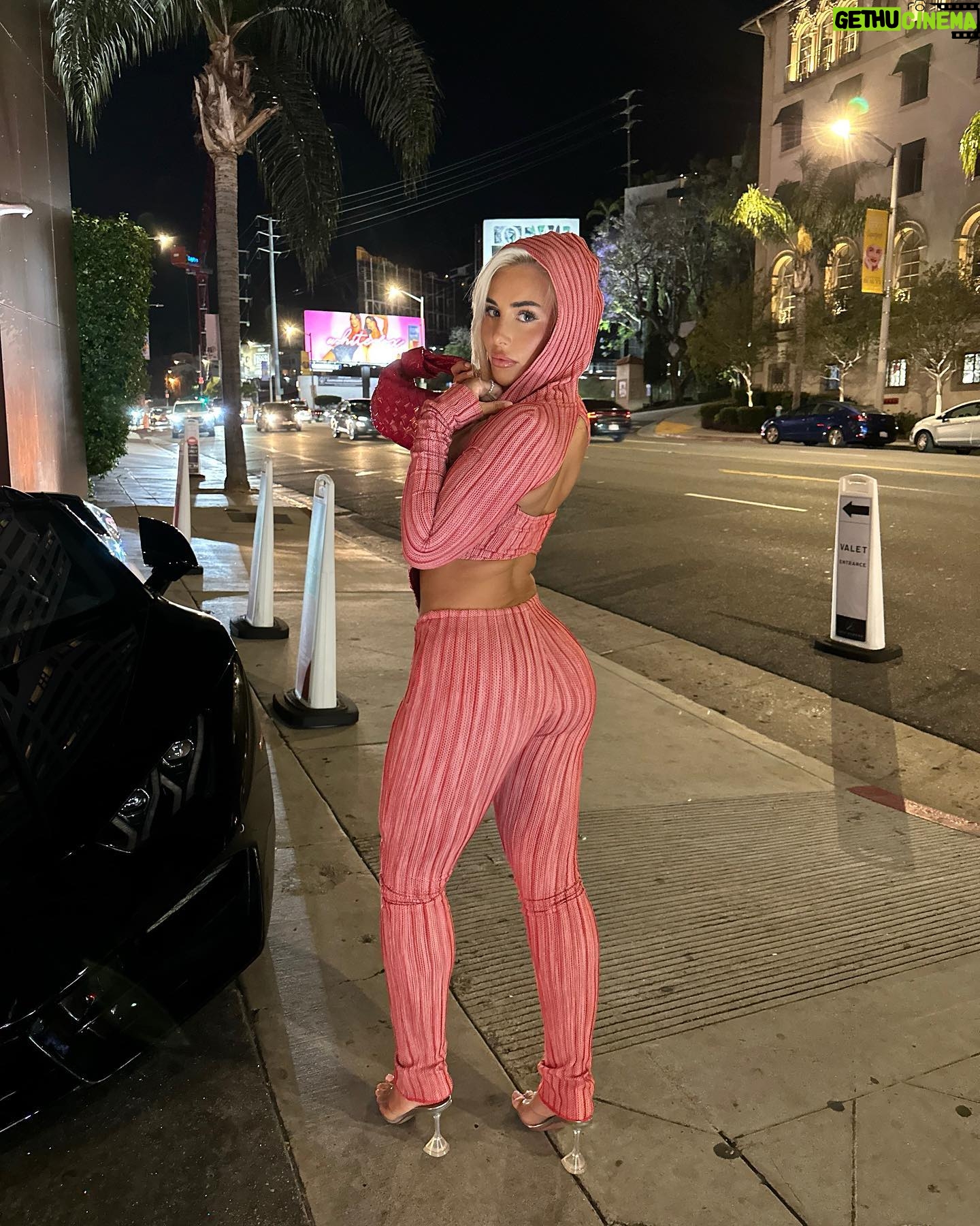 Ellie Brown Instagram - Strip clubs and dollar bills