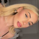 Ellie Brown Instagram - Easiest and cutest hairstyle ever 🤍