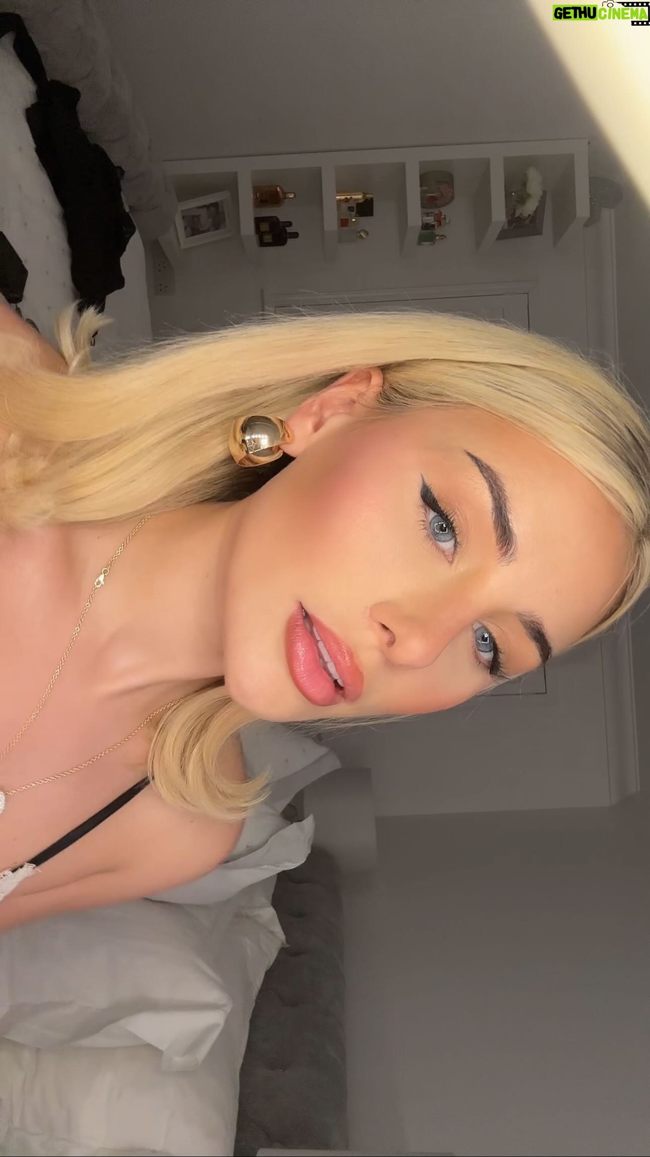 Ellie Brown Instagram - Easiest and cutest hairstyle ever 🤍