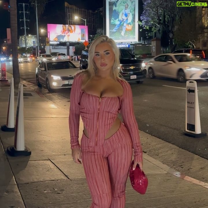 Ellie Brown Instagram - Strip clubs and dollar bills
