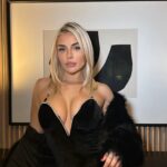 Ellie Brown Instagram - 🖤⚡️PINK FRIDAY WARMUP⚡️🖤 Shop all the deals through the link in @prettylittlething’s bio 🔎 #PLTPinkFriday Wearing the Black Diamante Velvet Bust Detail Plunge Bodycon Dress 🛸
