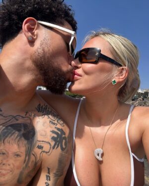 Ellie Brown Instagram - Happy Valentines to my soulmate ♾️ Can’t thank you enough for the amazing man that you are ❤️