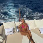 Ellie Brown Instagram - Don’t touch the butt 🛥️