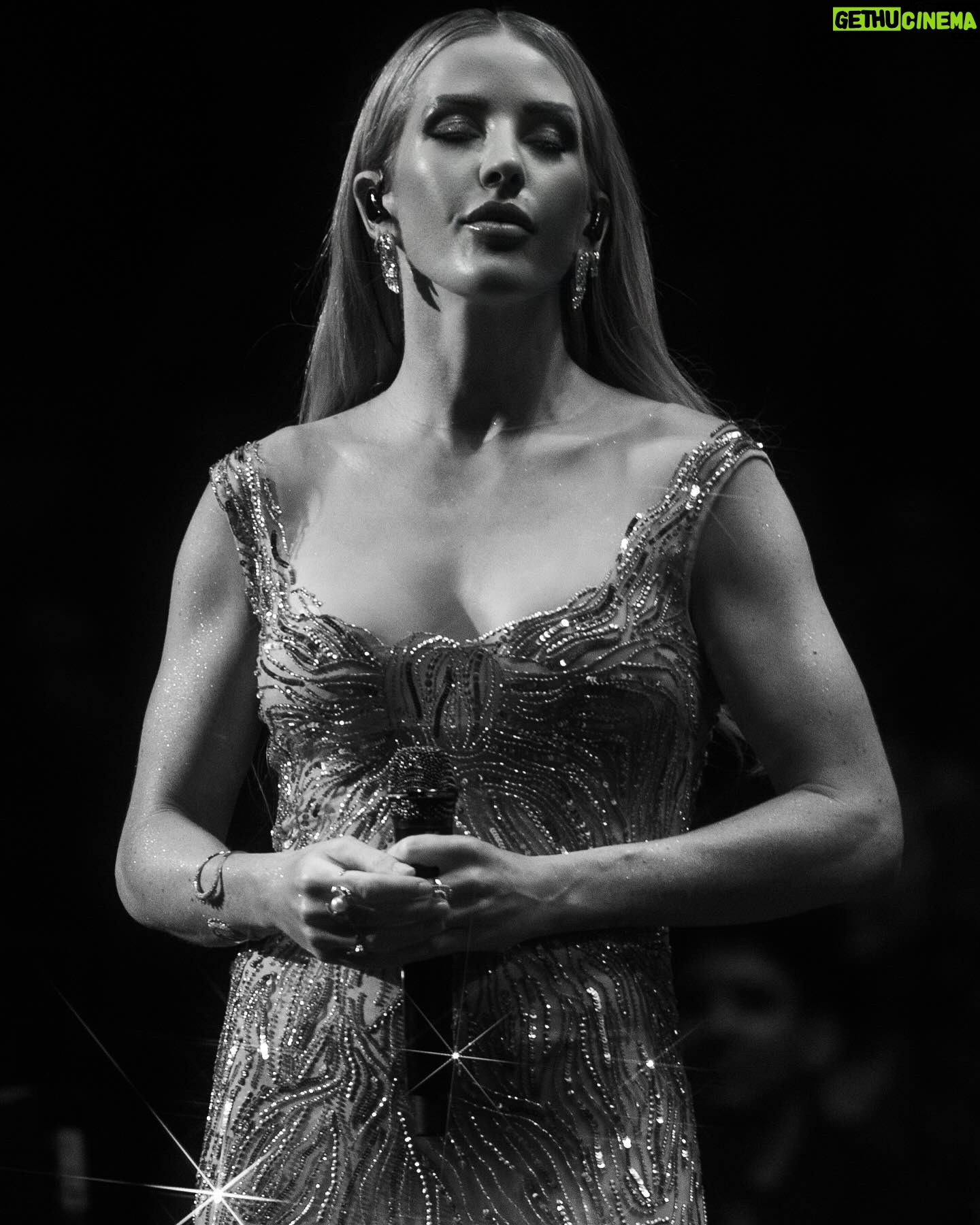 Ellie Goulding Instagram - One of the most magical nights of my life and I got to spend it with you all at the Royal Albert Hall 🥹 Thank you @royalphilorchestra and @iderrickskye for being the best accompaniment I could have , performing my songs like this. For the first time ever I saw very few phones filming. That makes it even more special because … you really just had to be there… it was one of the those nights . Sorry if you weren’t 🤣 Special thank you to @janedeedy for all her hard work. Lucky as ever to have such a brilliant team around me 🤍 Styled by @kyledevolle Hair @anastasiastylianou Make up @hilakarmand Photos by the marvellous @madison_phipps ❤️🔥