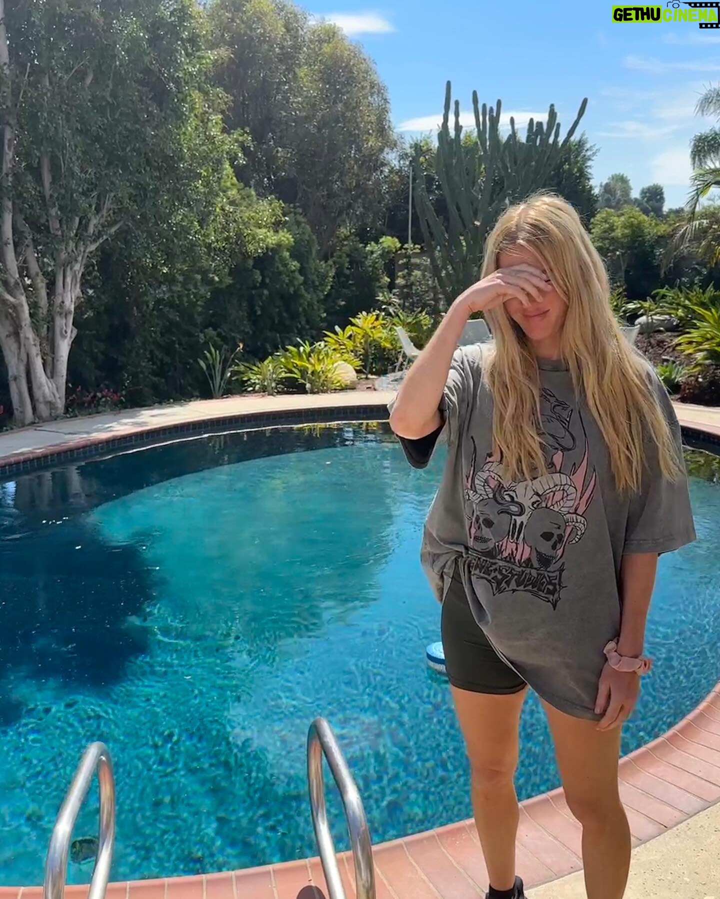 Ellie Goulding - 98.1K Likes - Squint series :)