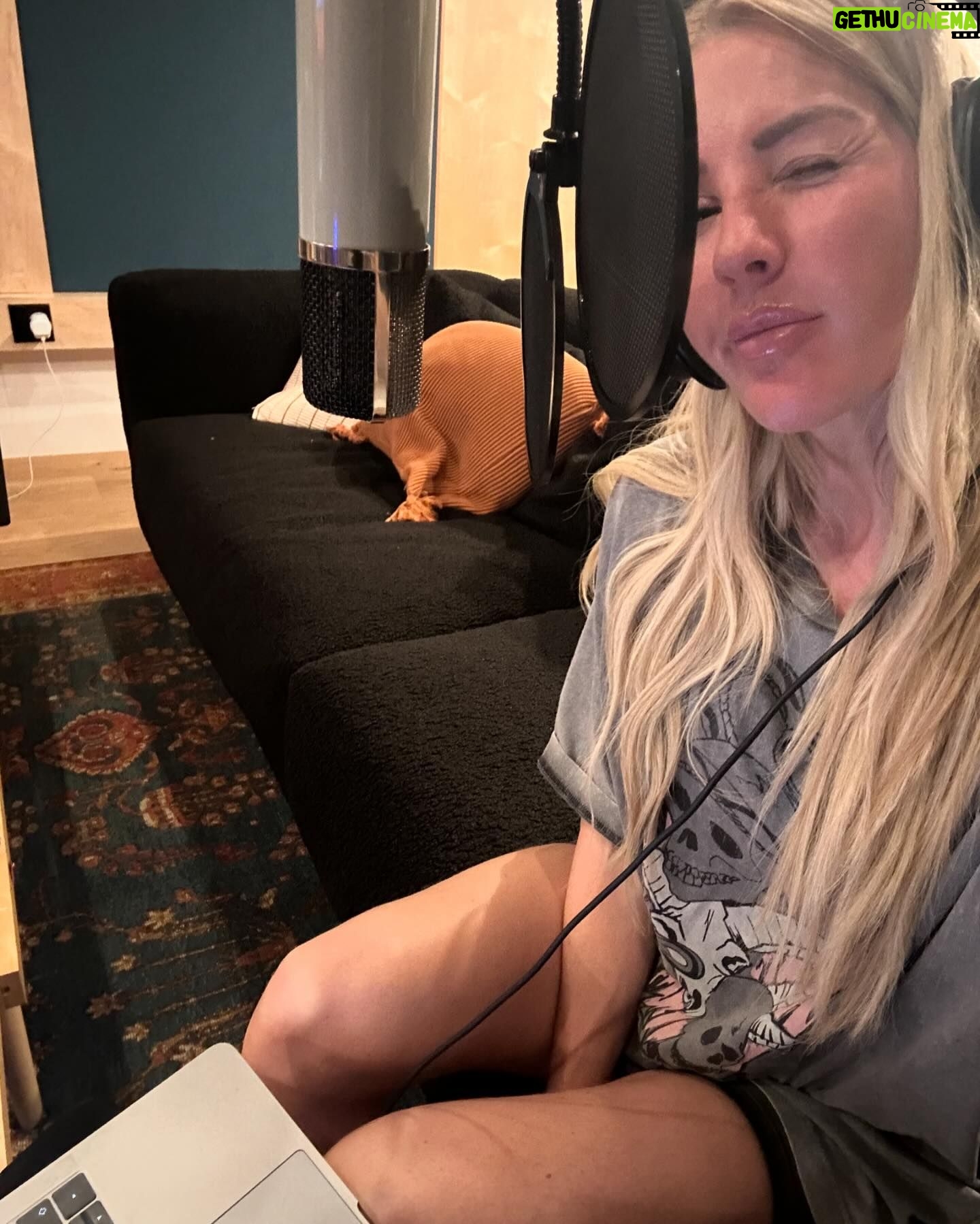 Ellie Goulding - 98.1K Likes - Squint series :)