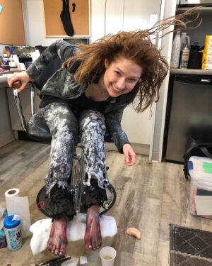Ellie Kemper Instagram - #HomeSweetHomeAlone is streaming right now on @disneyplus!! We started shooting this movie pre-pandemic, finished it mid-pandemic, and here it is coming out the exact same day the pandemic ended. Jk jk but I do hope the pandemic ends soon. There are way too many talents here to name but try @robdelaney @weemissbea @allymaki @timothycsimons @kenanthompson @tvsandydaly @peteholmes @archieyatesofficial @katiebethhall @max.ivutin #DanMazer to name a few!! Here’s a sweet photo dump to celebrate.