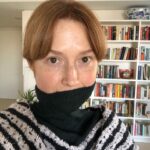 Ellie Kemper Instagram - Cool new moves to hide my maskne!