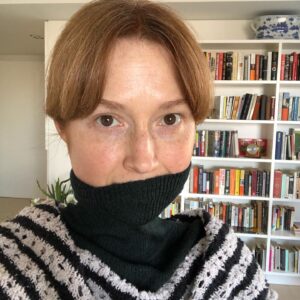 Ellie Kemper Instagram - Cool new moves to hide my maskne!