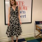 Ellie Kemper Instagram - Catch me tonight on Ate Ow with Hen Ert!! (@homealonemovie streams TOMORROW on @disneyplus 🎉🎉🎉)
