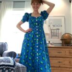 Ellie Kemper Instagram – One day, I will learn how to make my hair look like this without having to hold my hand there. But for now, this will have to do. Catch me tonight on @colbertlateshow talking all things #unbreakablekimmyschmidt !! Thank you for having me, Late Show!