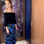 Ellie Kemper Instagram - 🚨MAJOR GLAM ALERT🚨 Hair: @thebesthikari Hair color: @nikkicolorsnyc Makeup: @pellegrinokatie Styling: @meemmap