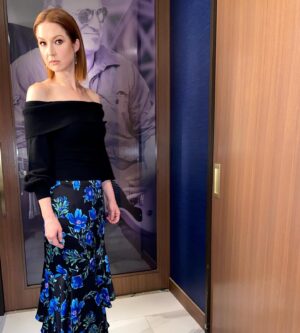 Ellie Kemper Instagram - 🚨MAJOR GLAM ALERT🚨 

Hair: @thebesthikari 
Hair color: @nikkicolorsnyc 
Makeup: @pellegrinokatie 
Styling: @meemmap