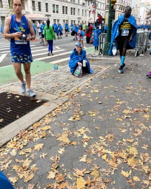 Ellie Kemper Instagram - Uh-oh….get ready for the emotional post!!!!!! Well I completed the @nycmarathon! And now for the gratitude. Thank you to EVERY SINGLE PERSON out on the streets cheering, yelling, high-fiving, and handing out bananas. Thank you in particular to the parents and caregivers who brought out their adorable sweetie pie babies whose little angel faces literally carried me through the journey. Thank you to all the volunteers and employees who handed out water and then had to sweep up the mountains of discarded cups afterwards. Thank you to everyone at @nyrr who pulled off this HERCULEAN TASK of organizing a marathon of 50K participants! Thank you @brosis512 for being an incredible partner and to everyone who contributed to my fundraising. Thank you to Trina and Anne for finding my son’s misplaced scooter. Yesterday was insane on every level and I am REJUVENATED by the strength and grit of NYC. Thank you to @newyorknico for capturing this moment of pure triumph! I ❤️ NYC