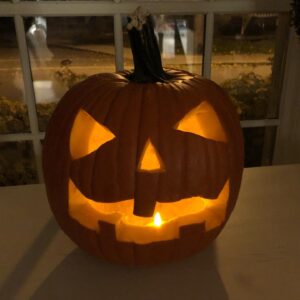 Ellie Kemper Instagram - Here I am doing my thing, carving blood-chilling Jack O’Lanterns like it’s just another Sunday 😱