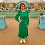 Ellie Kemper Instagram - #TentLife 💄 @themakeuplady 👗 @meemmap 💇‍♀️ @paulrodgersmakeup