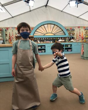 Ellie Kemper Instagram - GABS dump!!! The #GreatAmericanBakingShow @therokuchannel ps bakers can someone please send me a group pic of all of us? You’ll notice there is one thing missing from this dump which is ALL OF YOU