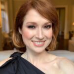 Ellie Kemper Instagram – @liltresser and @pellegrinokatie might make my hair and makeup look nice, but I still found myself furious they wouldn’t get out of the background of my glamorous selfie!