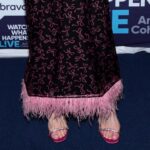 Ellie Kemper Instagram - But no one had the heart to tell me my feet were on backwards 😞 @bravowwhl #GreatAmericanBakingShow @therokuchannel