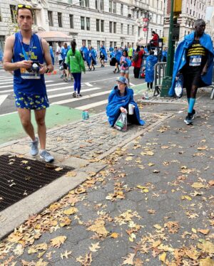 Ellie Kemper Instagram - GOOD LUCK to everybody participating in the @nycmarathon today!!!! YOU HAVE GOT THIS 💪💪💪 but let mine be a cautionary tale….and remember to pace yourselves ✌️