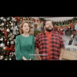 Ellie Kemper Instagram - The Great American Baking Show: Celebrity Holiday Special streaming NOW on @therokuchannel !!! #AmericanBakingShow