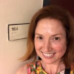 Ellie Kemper Instagram - I went to my **20TH** college reunion this weekend! 😬🤯 I was so satisfied with this selfie in front of my freshman dorm room, 164, until I realized on the way home I lived in 162. Anyway. College!