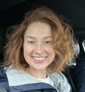 Ellie Kemper Instagram - Happy WINDSday!!! 💨💨💨