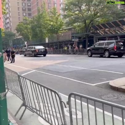 Ellie Kemper Instagram - Last week, @joebiden was in NYC. My husband @michael.koman came home very excited because - in his words - “The president just waved at me!” Thankfully, he was able to capture this intimate and iconic moment on video! #WasThatJoe