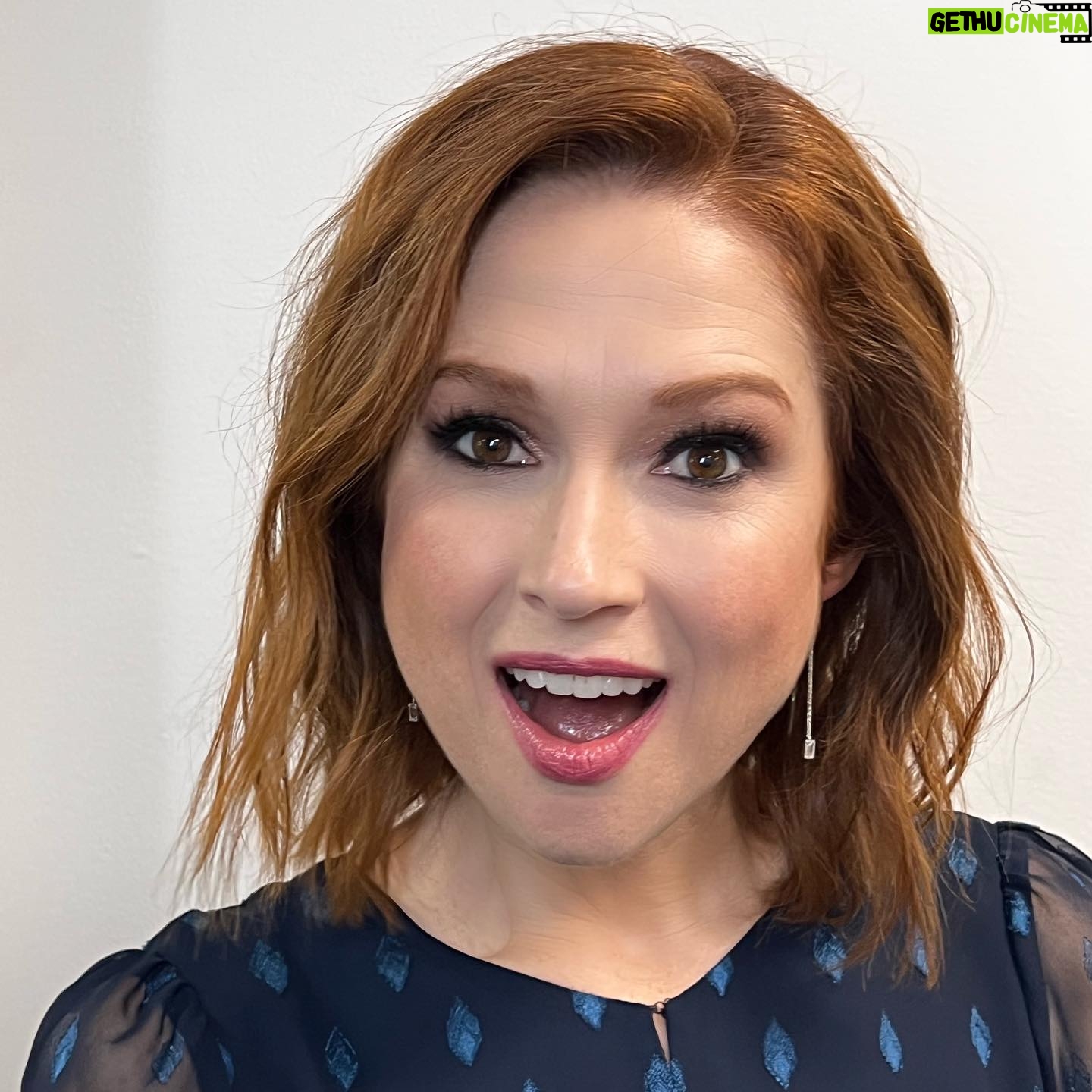 Ellie Kemper Instagram - What a great chair! I had a super fun day of press for The Great American Baking Show: Celebrity Holiday Special which streams tomorrow (Friday 12/2) on @therokuchannel. Pull up a “chair” and watch!