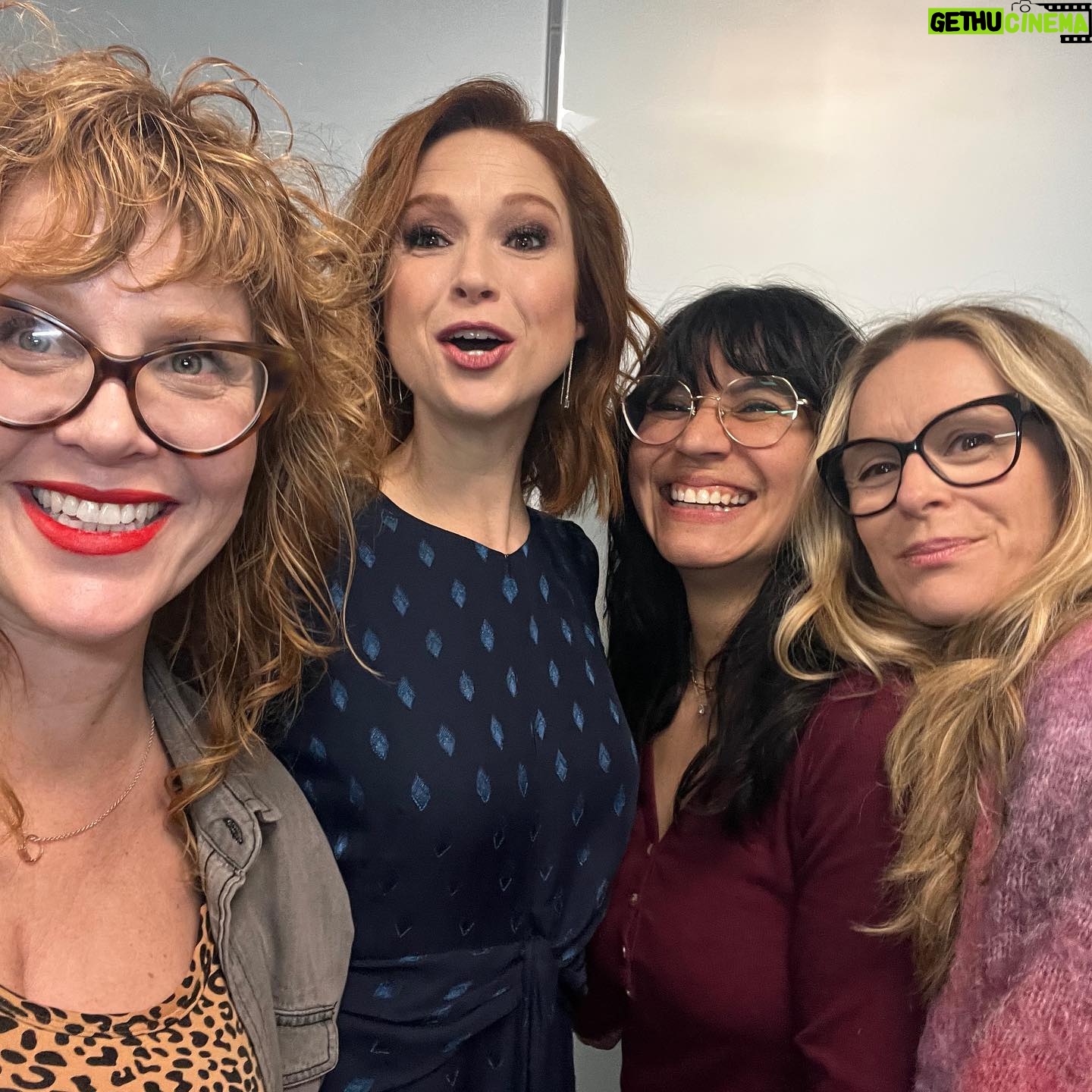 Ellie Kemper Instagram - What a great chair! I had a super fun day of press for The Great American Baking Show: Celebrity Holiday Special which streams tomorrow (Friday 12/2) on @therokuchannel. Pull up a “chair” and watch!
