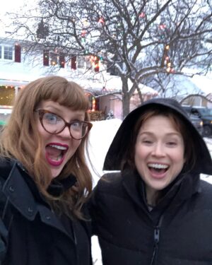 Ellie Kemper Instagram - #HomeSweetHomeAlone is streaming right now on @disneyplus!! We started shooting this movie pre-pandemic, finished it mid-pandemic, and here it is coming out the exact same day the pandemic ended. Jk jk but I do hope the pandemic ends soon. There are way too many talents here to name but try @robdelaney @weemissbea @allymaki @timothycsimons @kenanthompson @tvsandydaly @peteholmes @archieyatesofficial @katiebethhall @max.ivutin #DanMazer to name a few!! Here’s a sweet photo dump to celebrate.